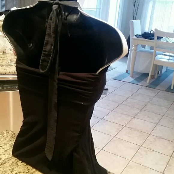 Black tie neck backless tank - Picture 2 of 4